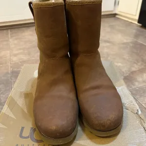 UGG Kid’s K Redwood Boots