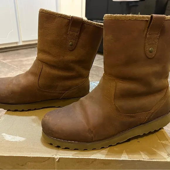 UGG Kid’s K Redwood Boots