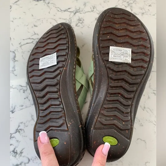 UGG leather woman’s Sandals size 7  NWOT