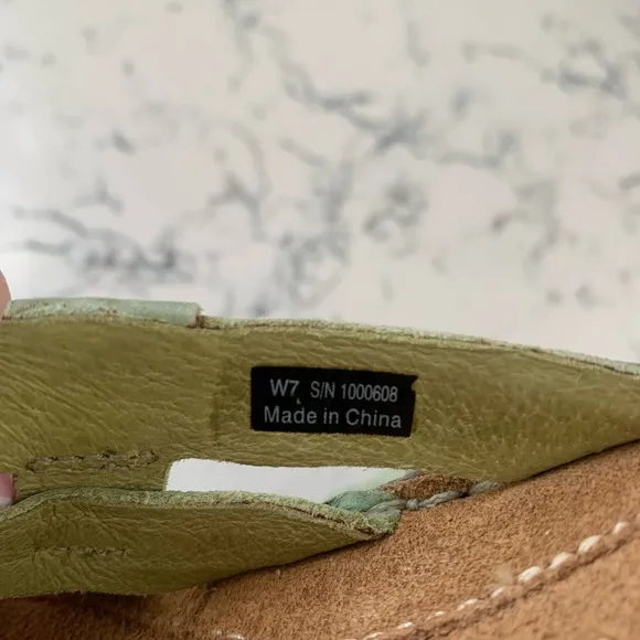 UGG leather woman’s Sandals size 7  NWOT