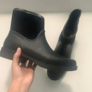 Ugg low rise rain boots NWOB