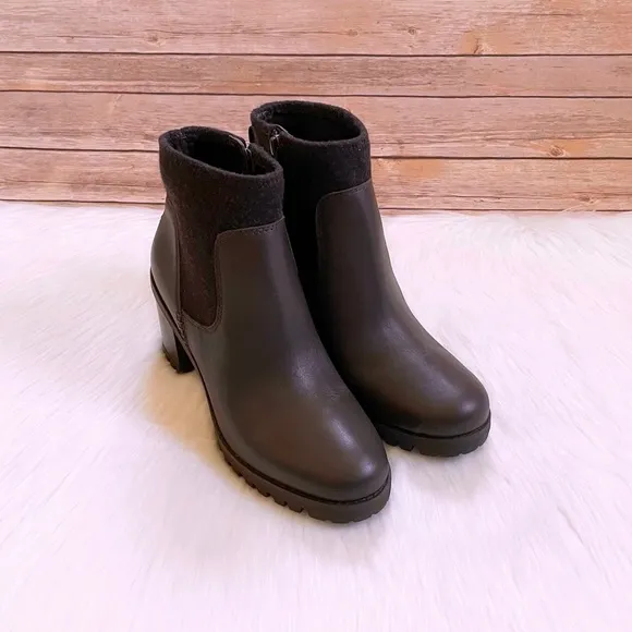 UGG Women’s Amathea Stout Leather Waterproof Boots
