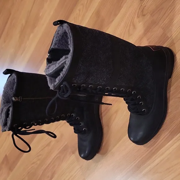 UGG Women's Leather Lace Up Elvia Waterproof Wool Lined Boots Sz 7