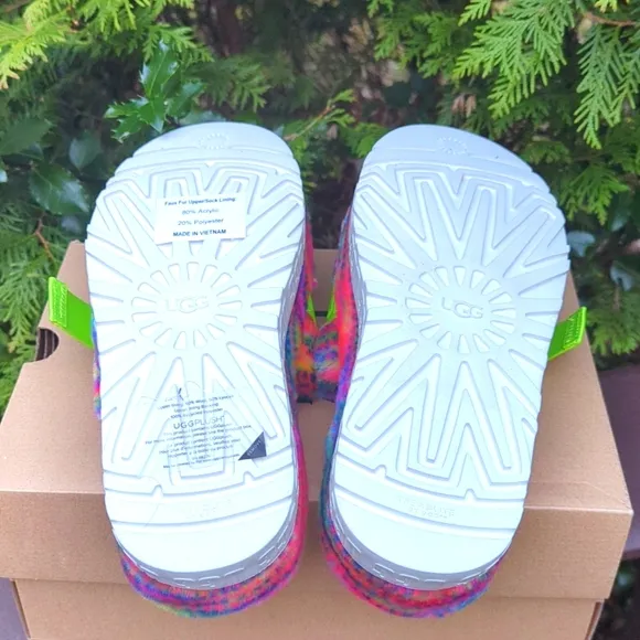 UGG Women's Multicolor Fluffy Sandals