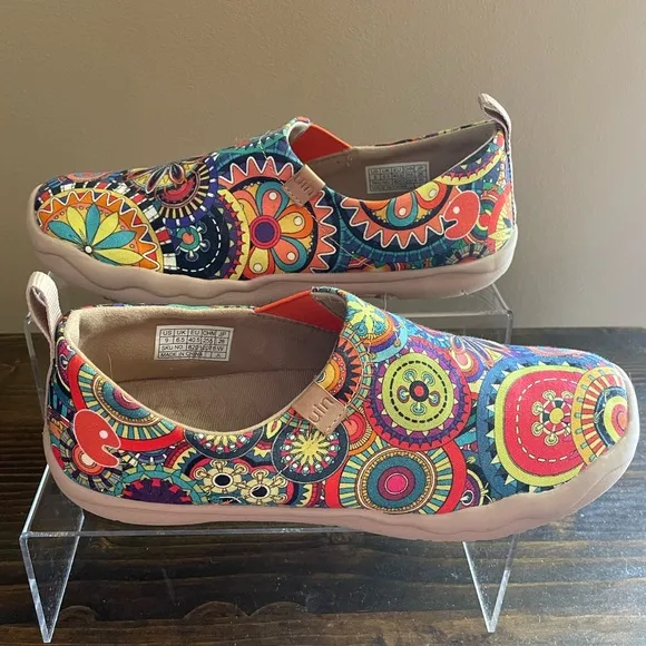 UIN Blossom Toledo Slip-on Canvas Travel Shoes, Women’s Size 9.
