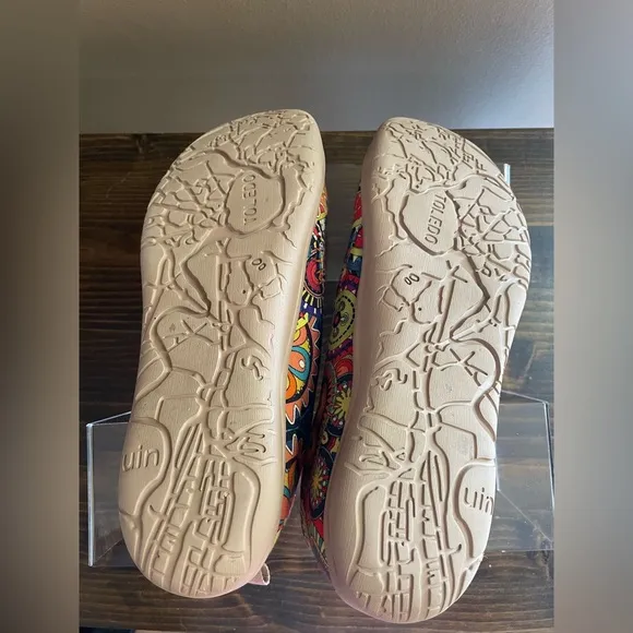 UIN Blossom Toledo Slip-on Canvas Travel Shoes, Women’s Size 9.