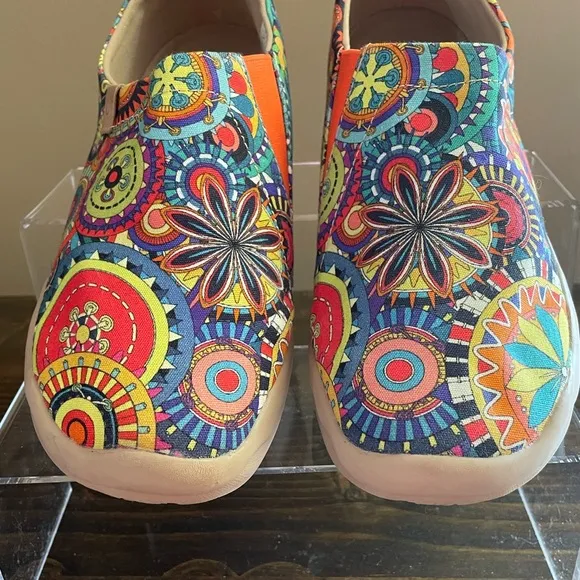 UIN Blossom Toledo Slip-on Canvas Travel Shoes, Women’s Size 9.
