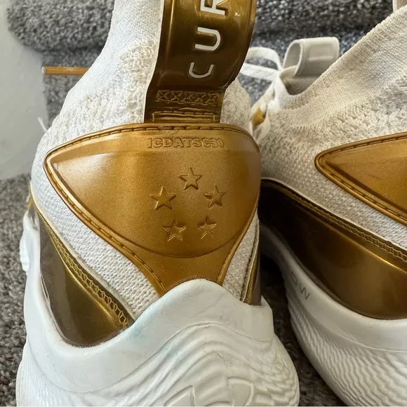 Under Armour Curry 8 Gold Blooded 2020 youth size 3.5