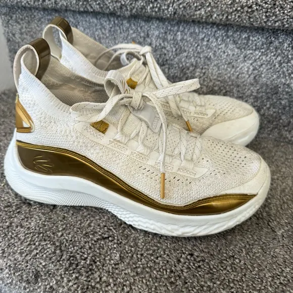 Under Armour Curry 8 Gold Blooded 2020 youth size 3.5