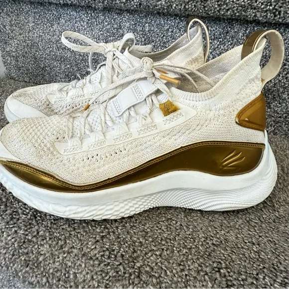 Under Armour Curry 8 Gold Blooded 2020 youth size 3.5