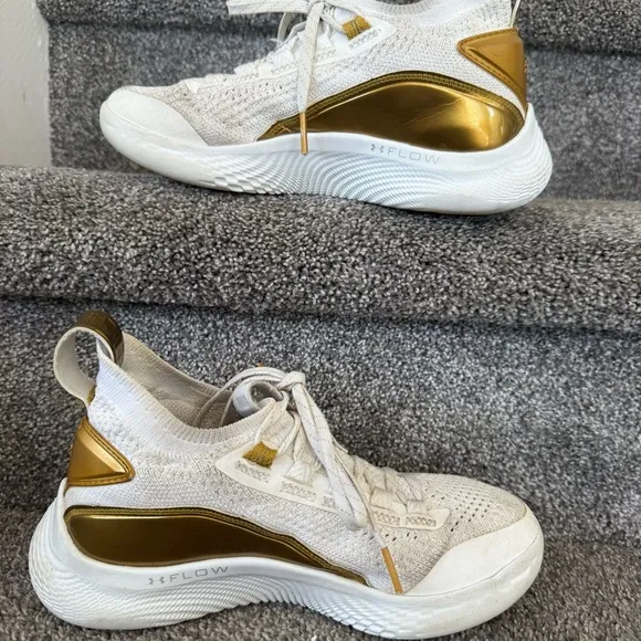 Under Armour Curry 8 Gold Blooded 2020 youth size 3.5