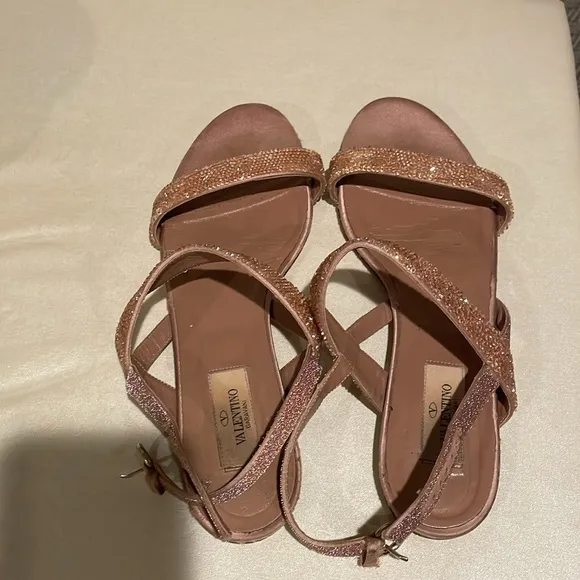 Valentino Garavani beige/pink crystal sandals