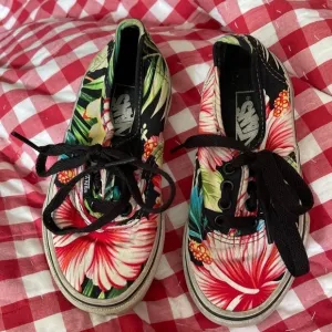 VANS Off The Wall Lace-Ups  Shoes Tropical Kids Size 10.5 US