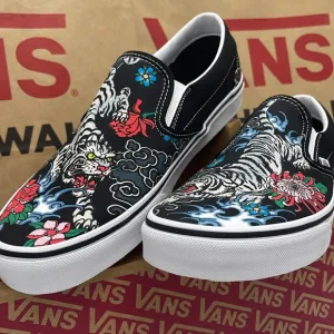Vans WMNS Black Slip-On Shoes with Floral and Tiger Design Classic Slip On Snkrs