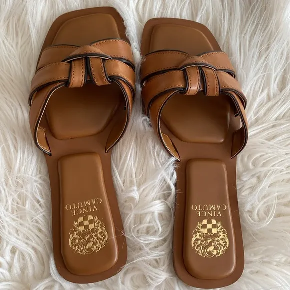 VINCE CAMUTO leather sandals