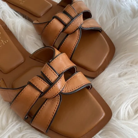 VINCE CAMUTO leather sandals