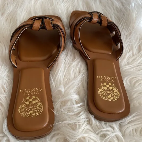VINCE CAMUTO leather sandals