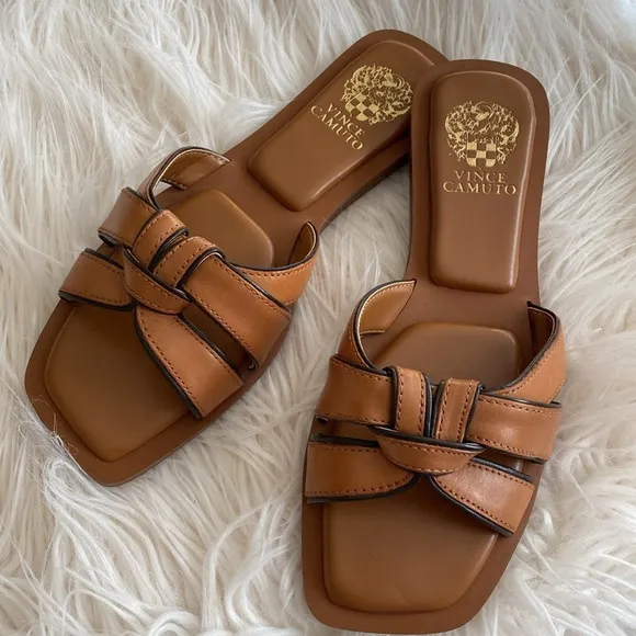 VINCE CAMUTO leather sandals