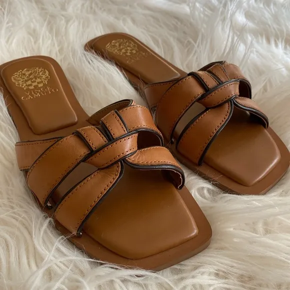 VINCE CAMUTO leather sandals