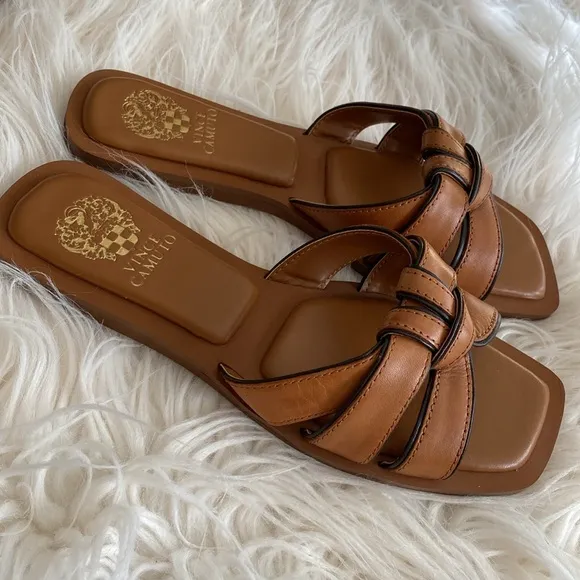 VINCE CAMUTO leather sandals