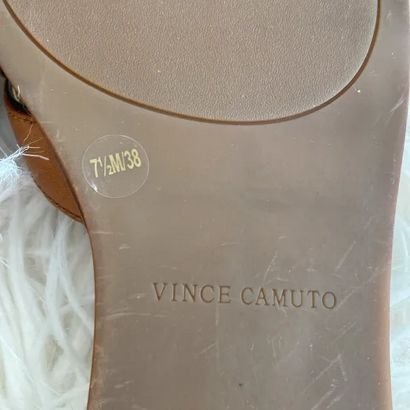 VINCE CAMUTO leather sandals