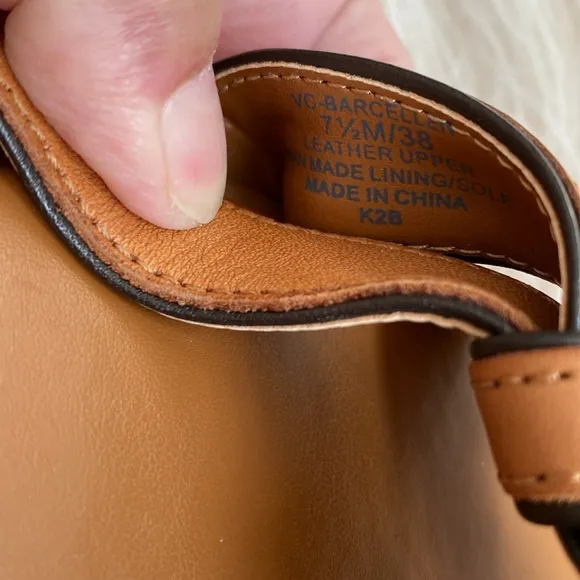 VINCE CAMUTO leather sandals