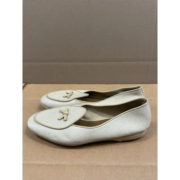 Vintage Belgian Shoes Beige Embossed Leather Rubber Sole Bow Loafers 8.5WW WIDE