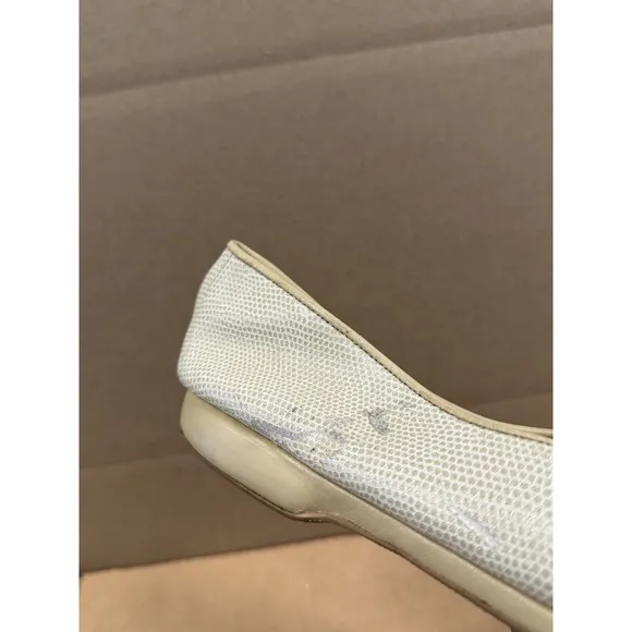 Vintage Belgian Shoes Beige Embossed Leather Rubber Sole Bow Loafers 8.5WW WIDE