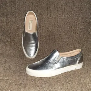 VINTAGE HAVANA 1954-Silver Uppers-Silver Studs-White Soles-Sz 8-Near Mint