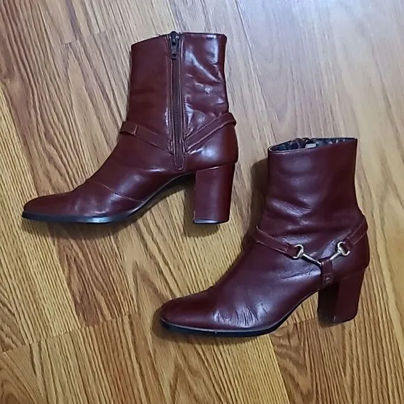 Vintage 1970s burgundy leather chelsea boots horse bit