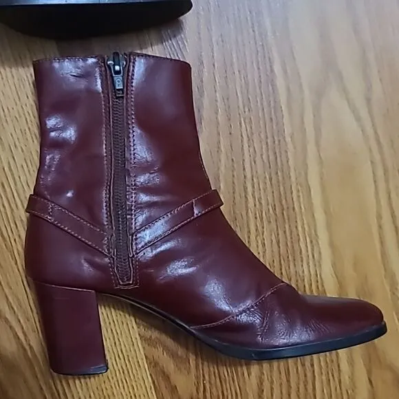 Vintage 1970s burgundy leather chelsea boots horse bit