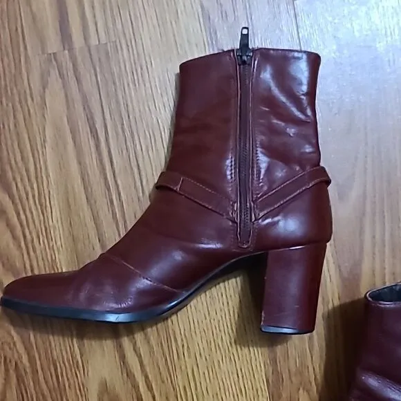 Vintage 1970s burgundy leather chelsea boots horse bit