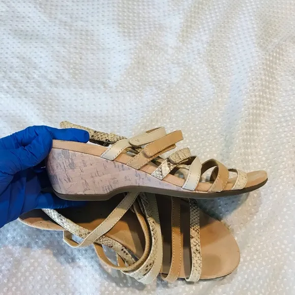 Vionic Tess sandals