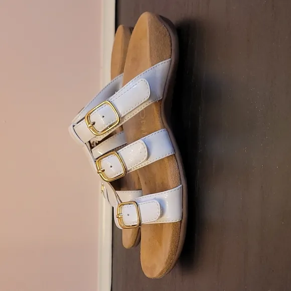VIONIC white sandals