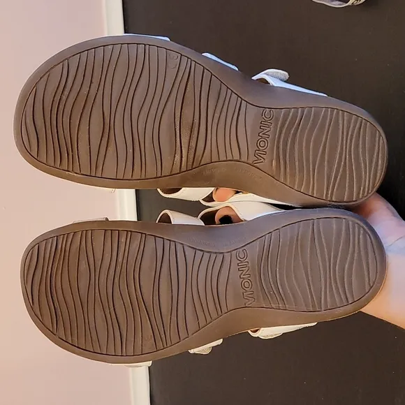 VIONIC white sandals