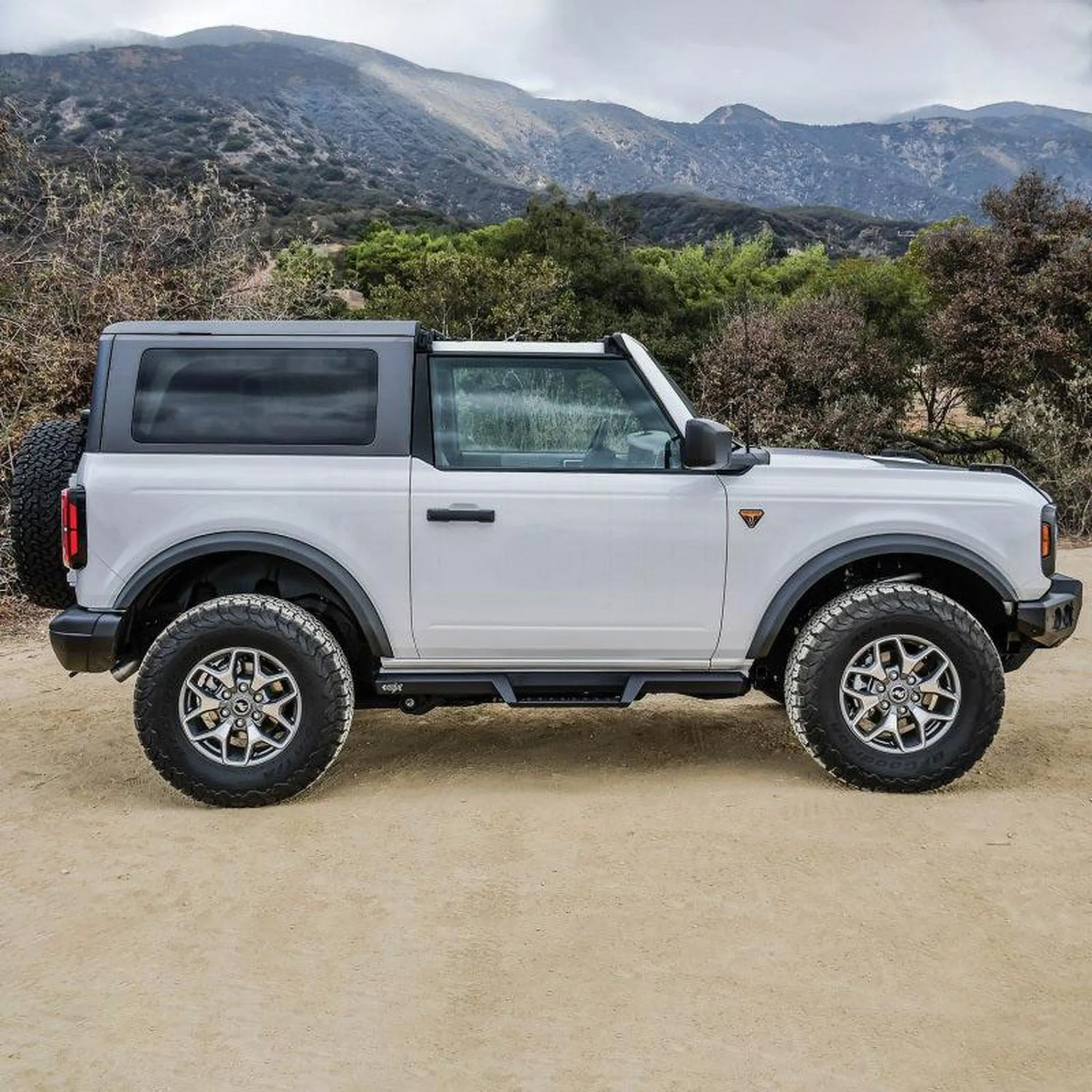 Westin HDX Drop Nerf Step Bars for  2021  Ford Bronco (2-Door) - Textured Black | wes56-14185