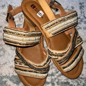 White Mountain Beaded Sandals Size 8 Gently Used Great Condition