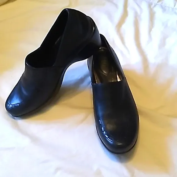 women's Ariat shoes size 8 color black