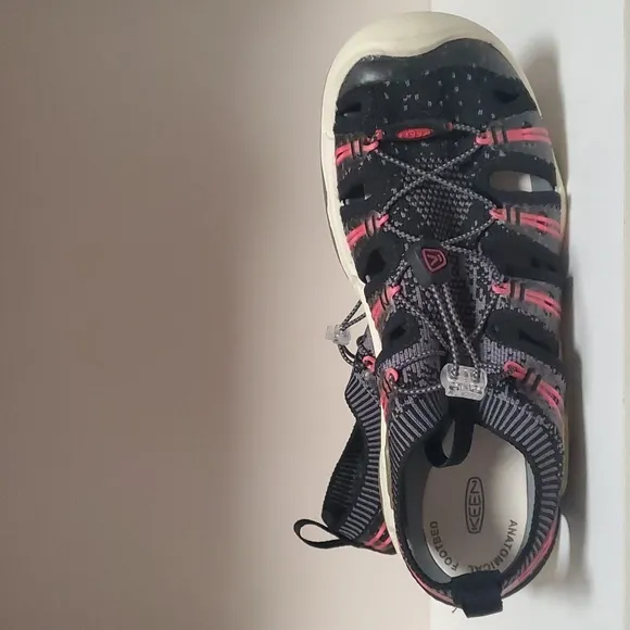 Women's Keen Evofit Sandals U.S. 7.5, Black &amp; Pink