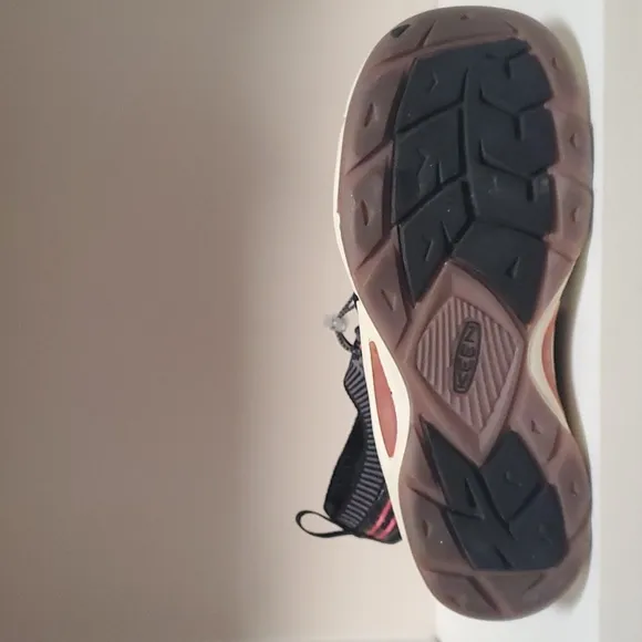 Women's Keen Evofit Sandals U.S. 7.5, Black &amp; Pink