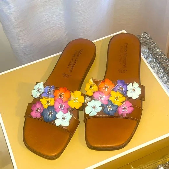 Women’s sandals 🌸🌼🌸🌼🌸