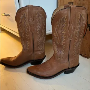 Women’s Western Cowboy Boots -size US: 7