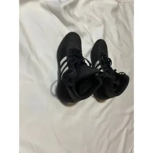 Wrestling shoes