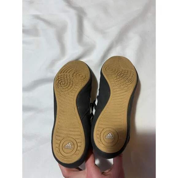 Wrestling shoes