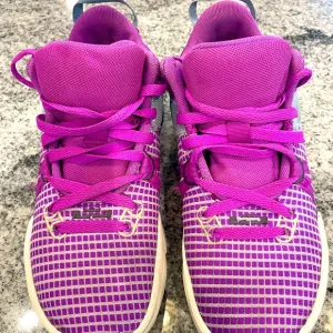 Youth Basketball Sneaker | LeBron Witness VII Basketball Shoes