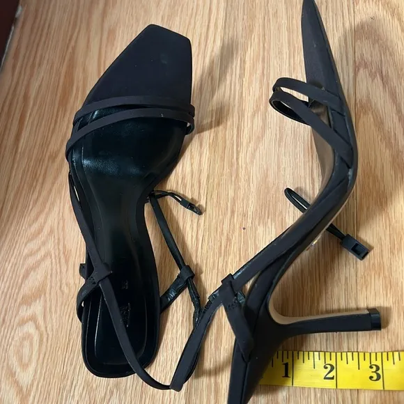 Zara Sz 38/ 7.5 black strappy heeled sandals.