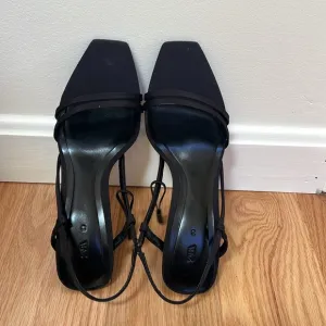 Zara Sz 38/ 7.5 black strappy heeled sandals.