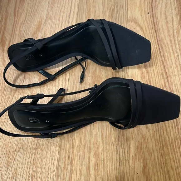 Zara Sz 38/ 7.5 black strappy heeled sandals.